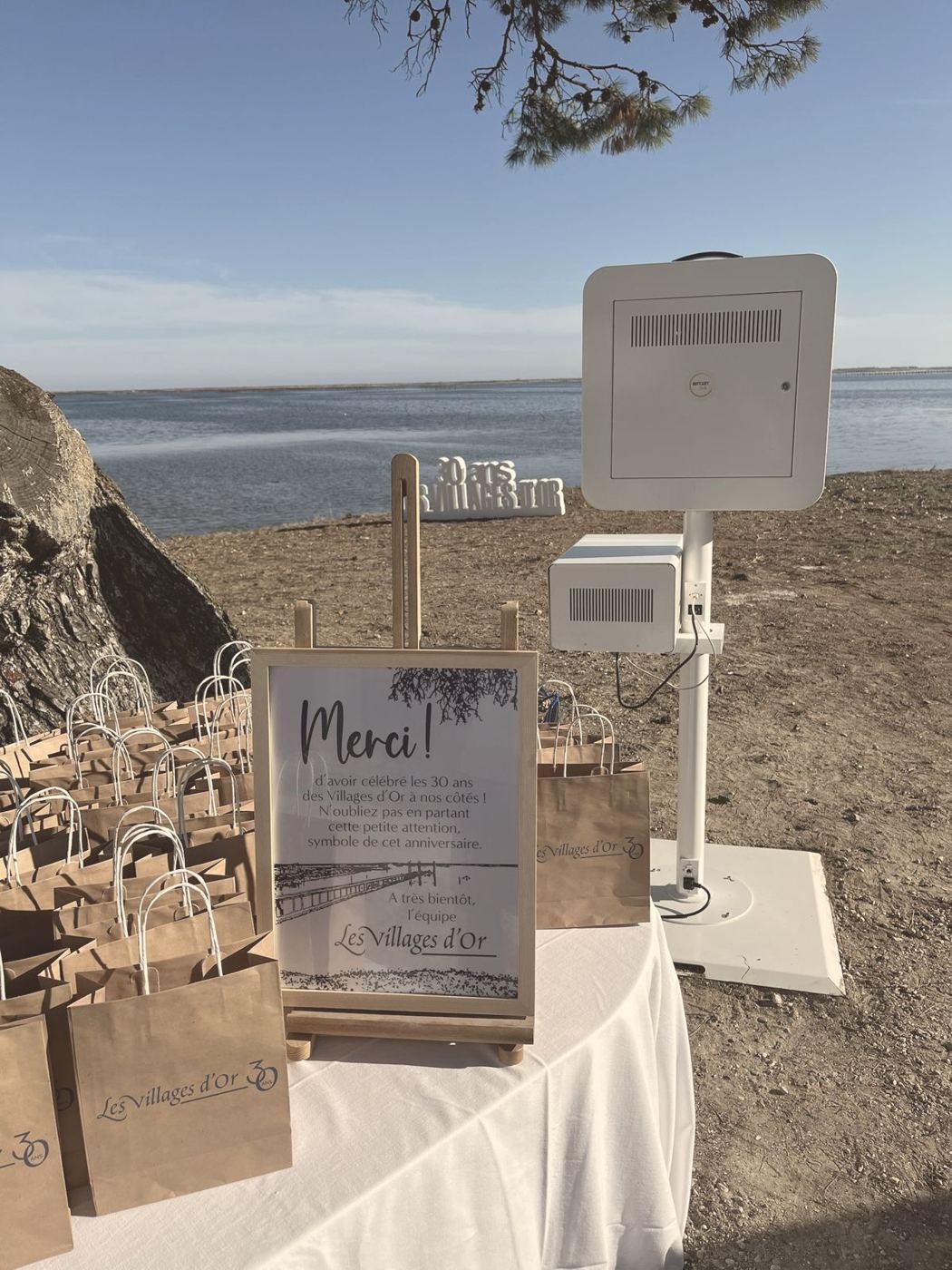 Borne photo lors d'un événement d'entreprise en bord d'étang